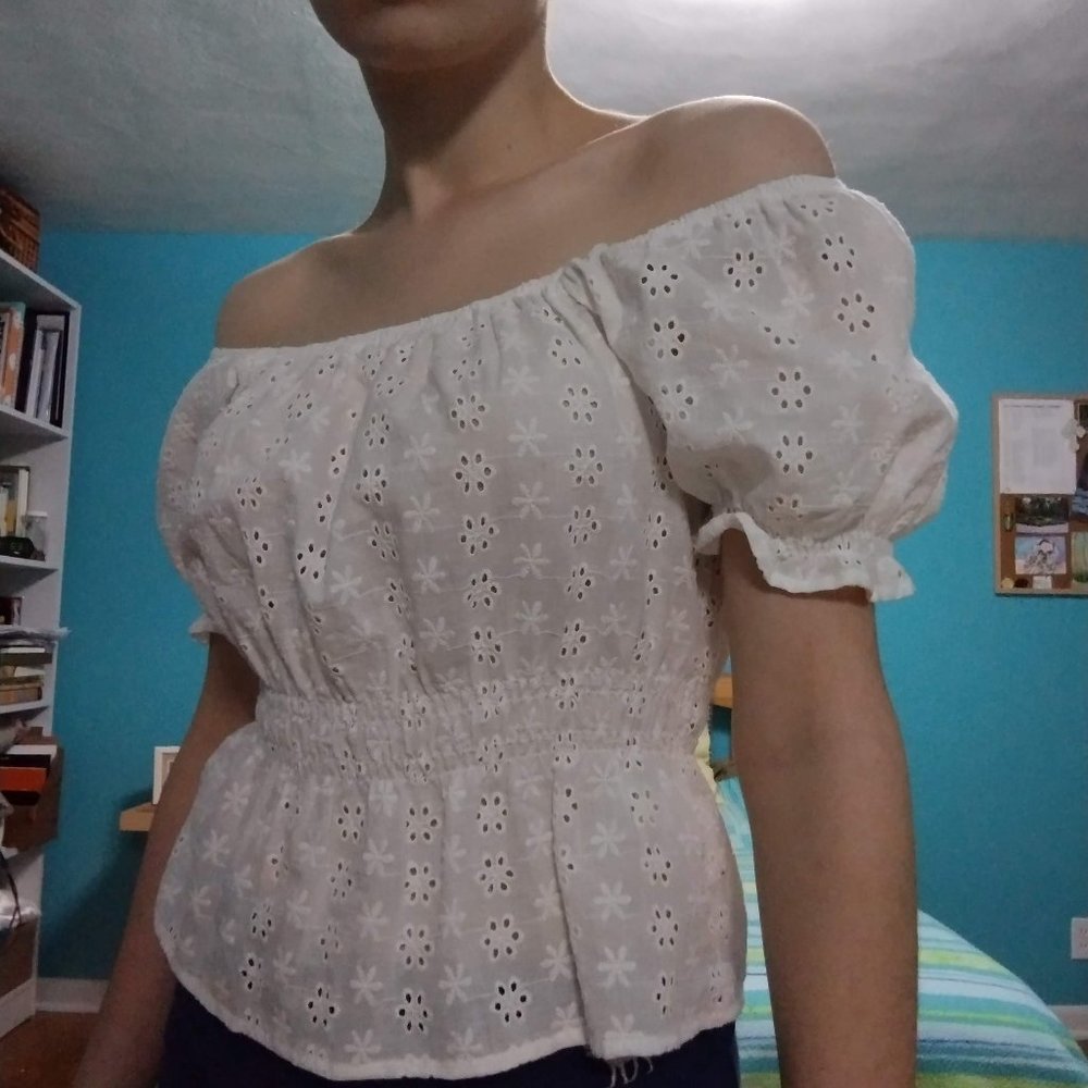 LIKE NEW Candies White Puffed Sleeve Peplum Blouse XS